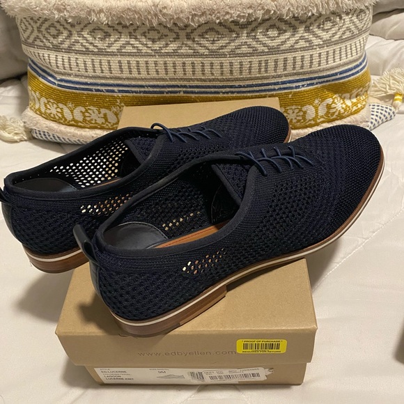 Ellen Degeneres navy Oxford shoes - Picture 8 of 10